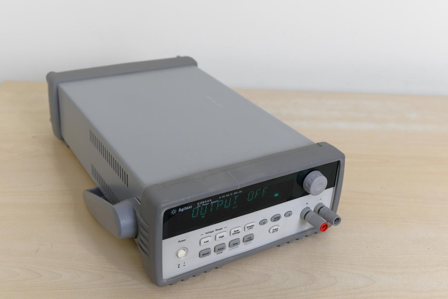 Источник питания Agilent E3644A
